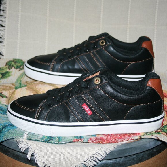 Levis Comfort Sneakers - Picture 4 of 9